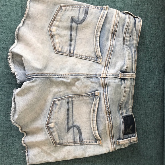 Stretchy Light wash denim shorts - Picture 3 of 3